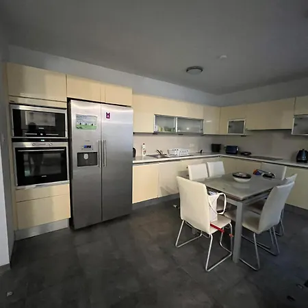 Character Maisonette Spinola Bay Apartment