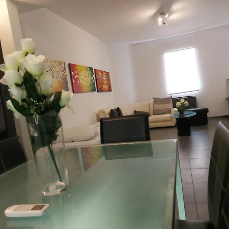 Character Maisonette Spinola Bay Apartment *