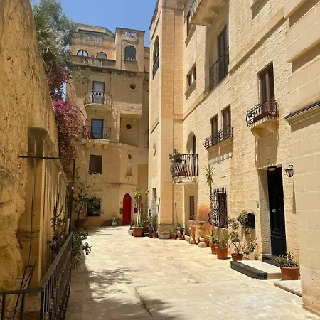 Character Maisonette Spinola Bay St. Julian's