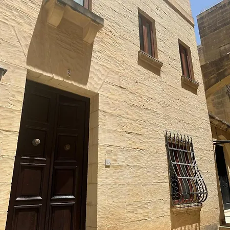 Character Maisonette Spinola Bay Apartament *