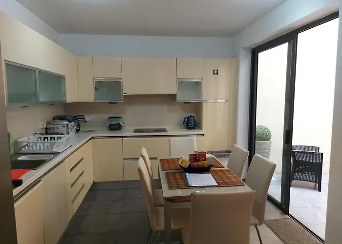 Character Maisonette Spinola Bay アパート